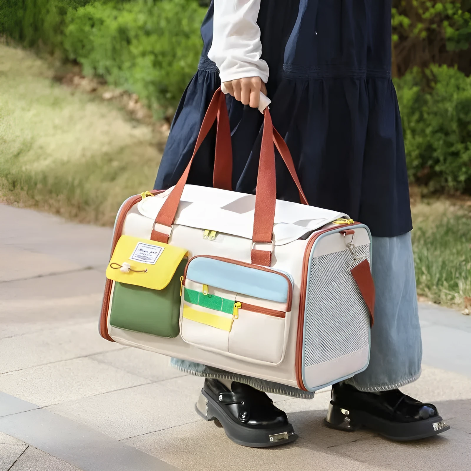 New fashion pet bag in Oxford cloth with colour-matching pattern, shown as a backpack and handbag for cats and dogs