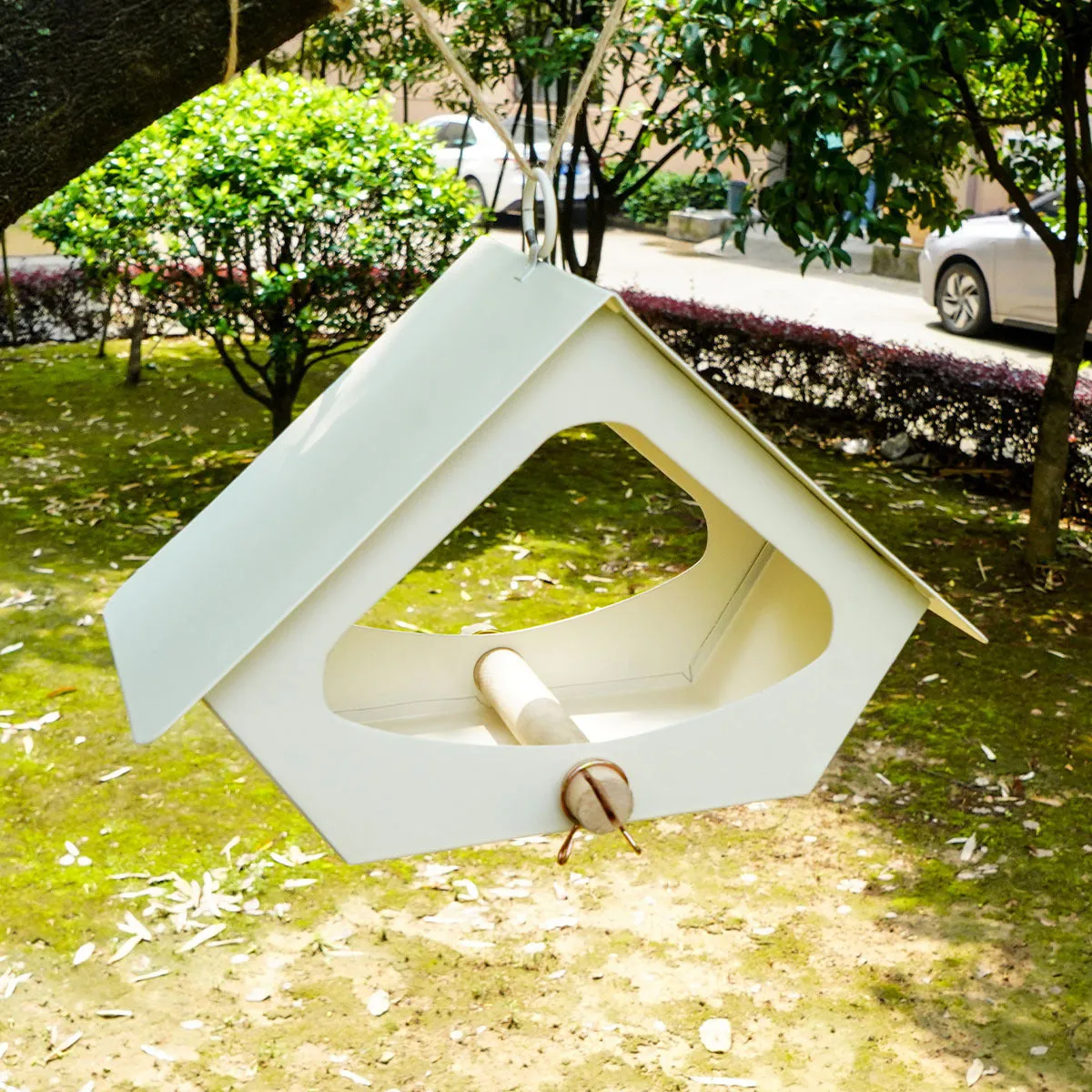 European-style iron bird nest decoration for outdoor courtyard with anti-rain bird food protection