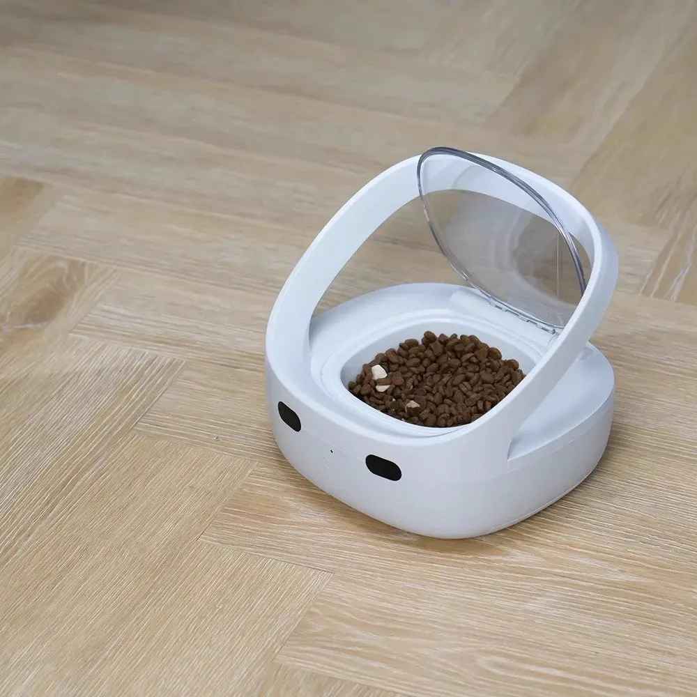 Smart pet feeder in white plastic with food bowl and ice box for cats