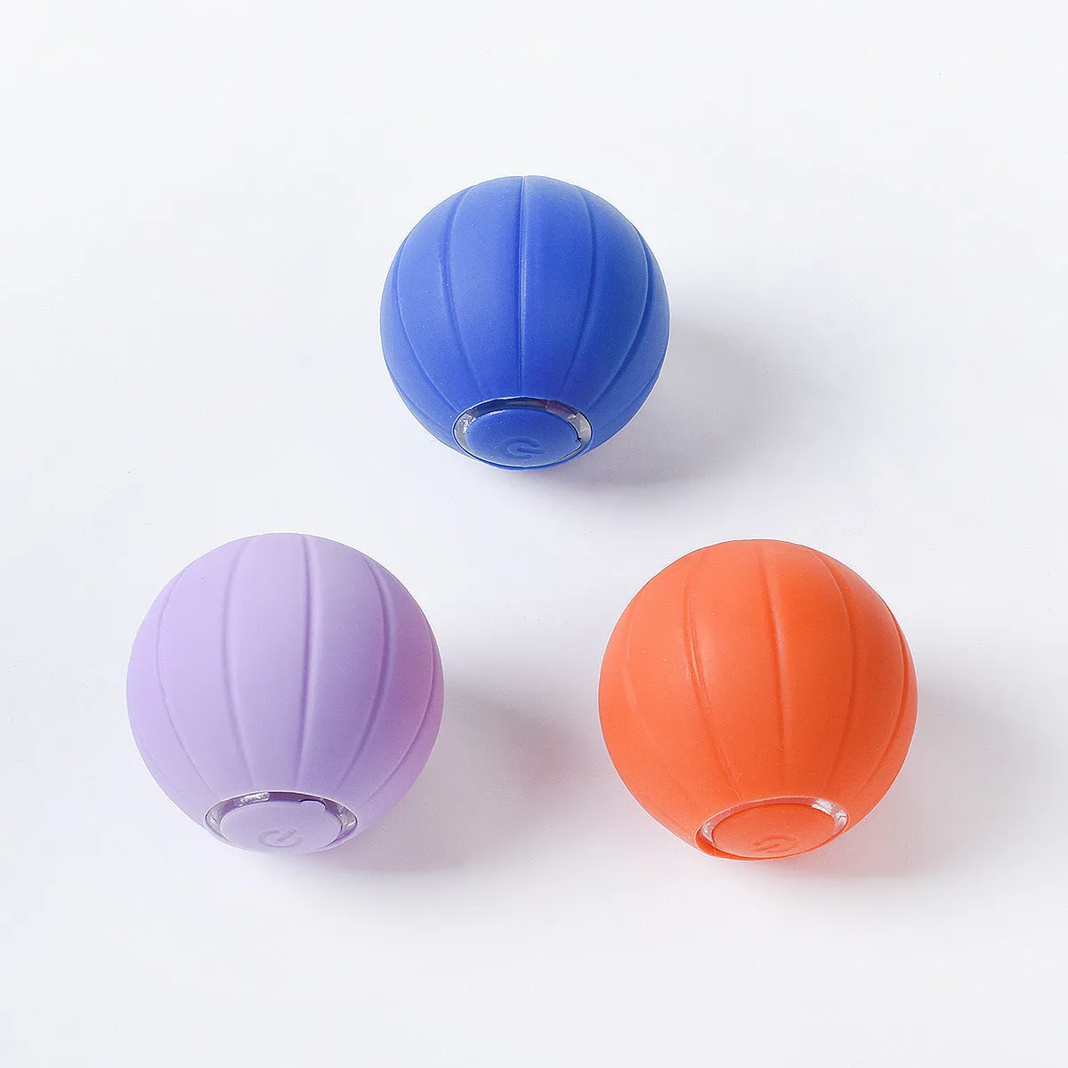 Orange smart bouncing silicone ball toy for cats 4.2cm diameter with USB rechargeable port