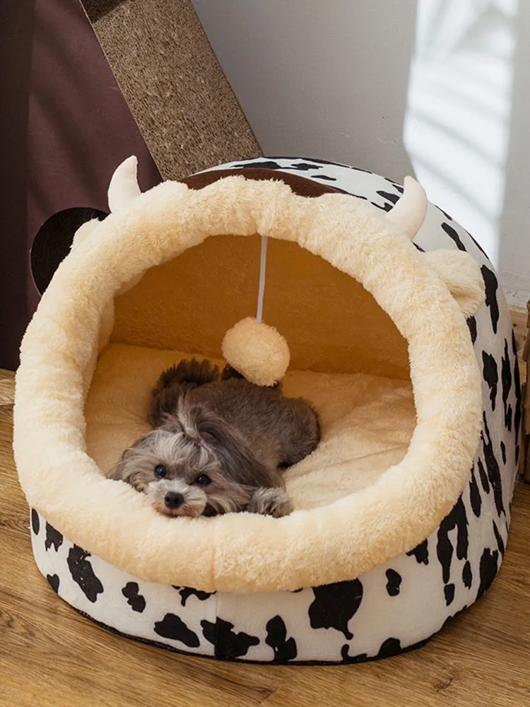 Washable pet kennel bed in brown leopard pattern, size M, on a wooden floor, showing non-slip bottom and removable cover.