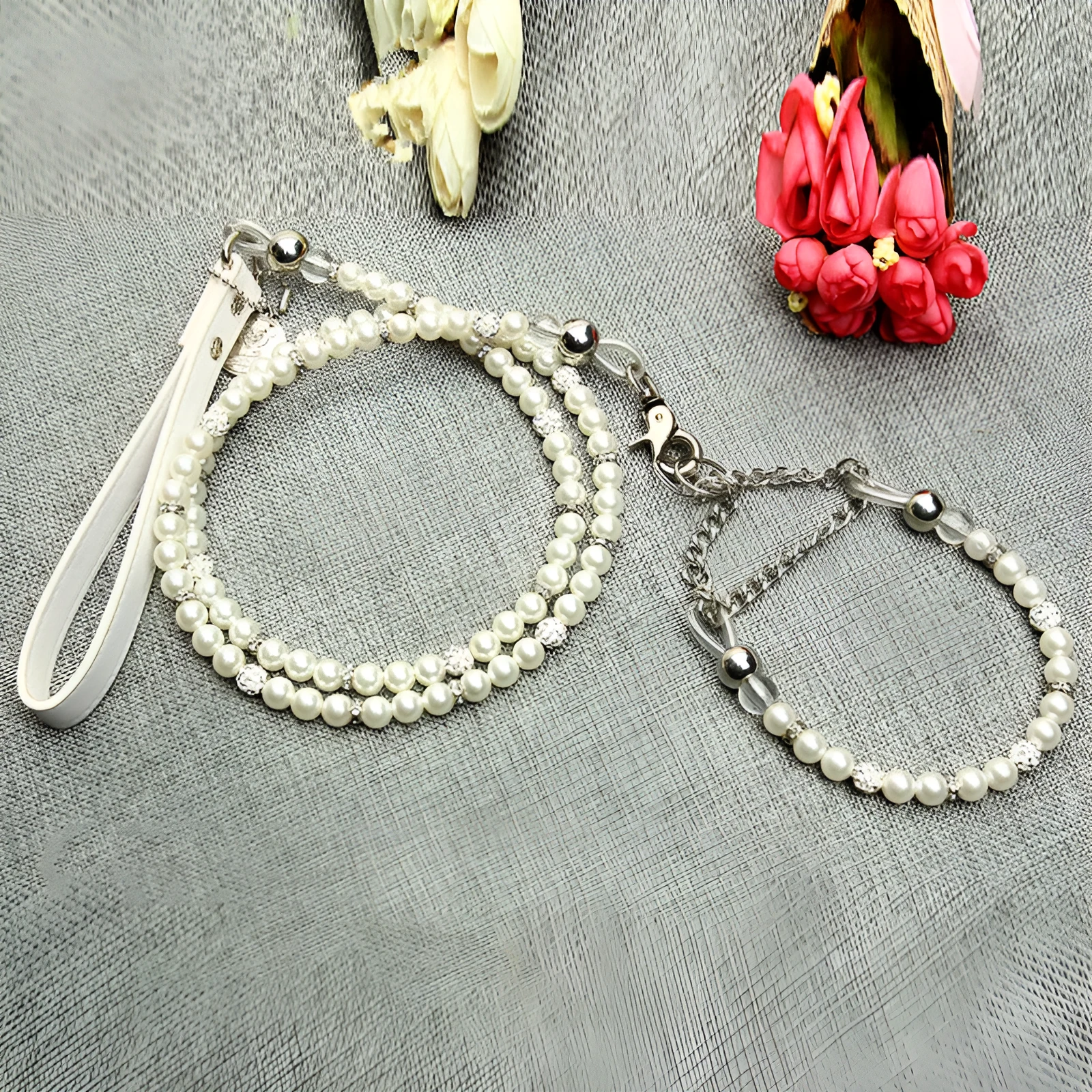 White pearl dog collar and leash set on white background, non-retractable 120 cm leash available in S M L sizes