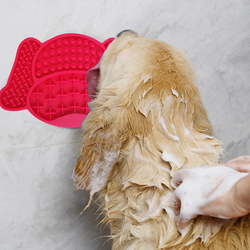 Silicone dog lick pad in red, 22 x 14.5 cm, with textured surface for slow feeding and anxiety relief