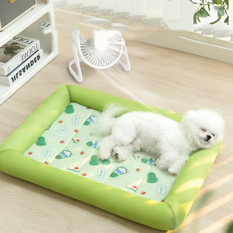 Pet dog cooler sandwich enclosure mat in Oxford cloth with print design, size L, colour avocado green, on floor