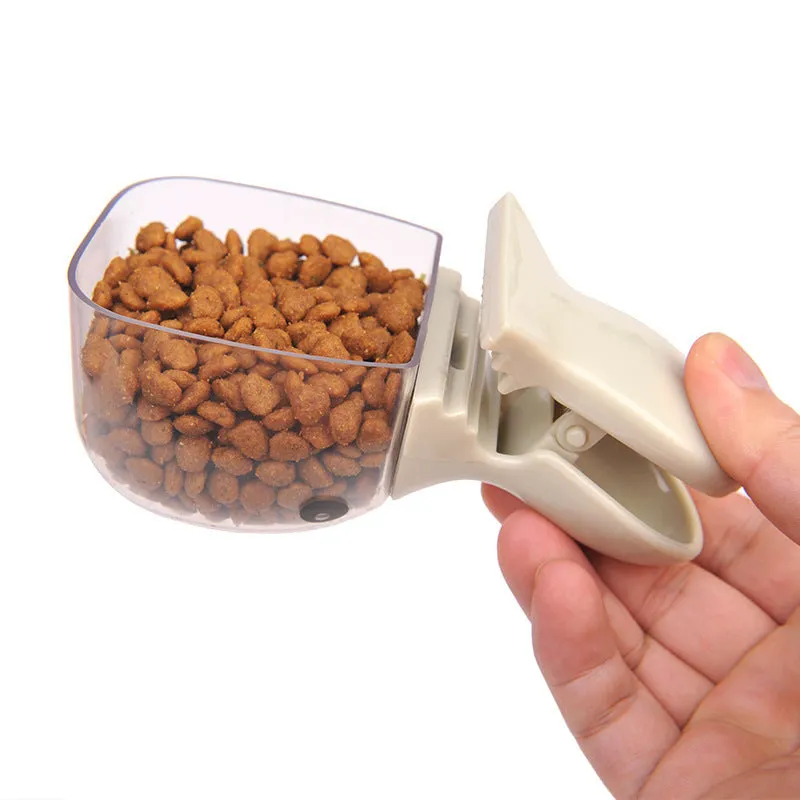 Cat food fresh-keeping clip with built-in scoop 14.7 x 5.5cm in pink