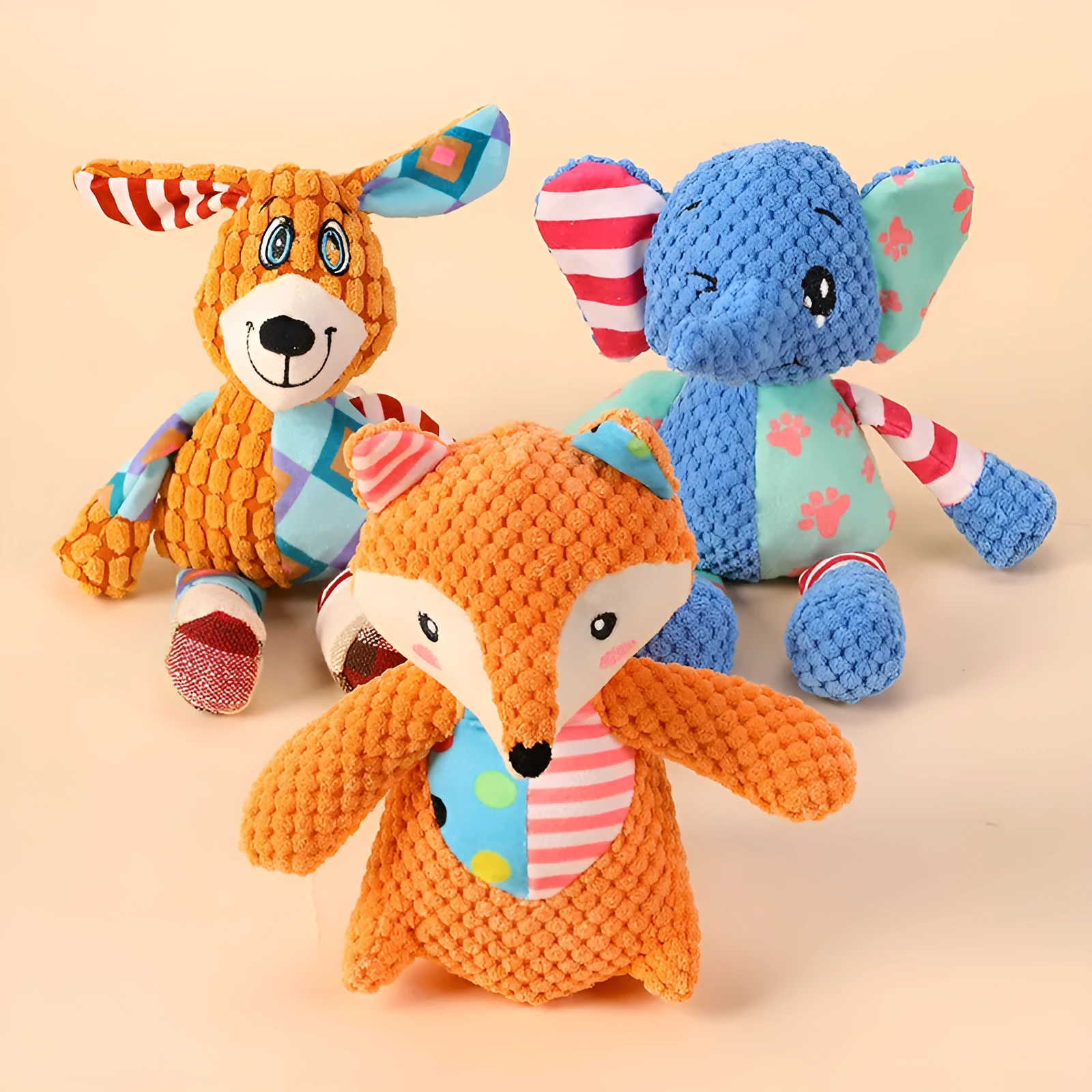 Plush squeaky dog toy in collision colour for small and large dogs, bite-resistant fabric
