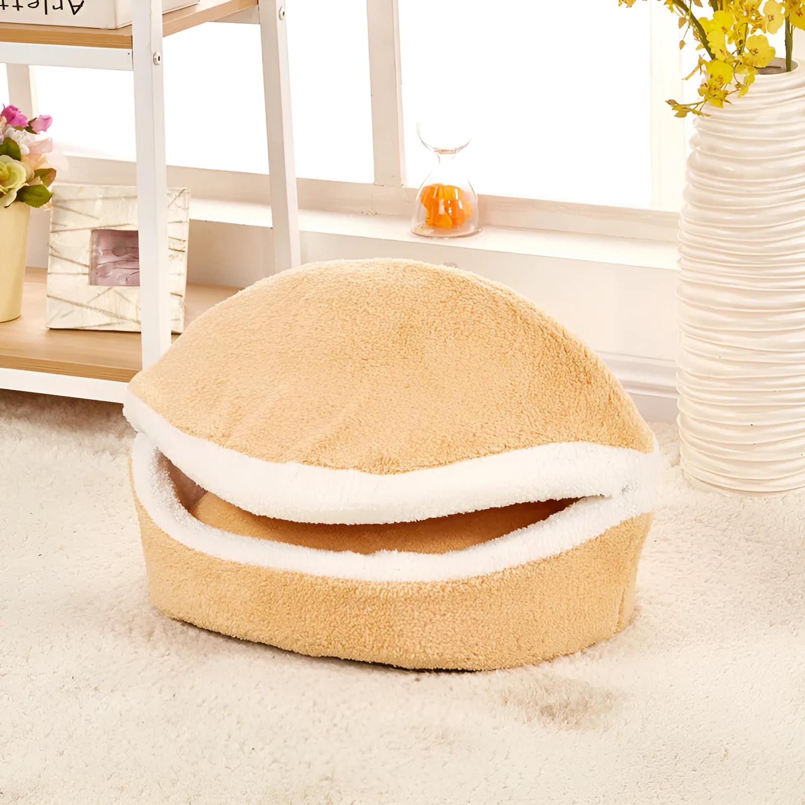 Removable hamburger-style pet nest in beige with zipper closure, size M 45x35 cm, fibre and PP cotton construction