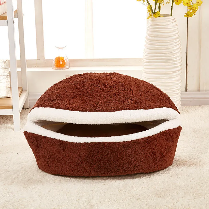 Removable hamburger-style pet nest in beige with zipper closure, size M 45x35 cm, fibre and PP cotton construction