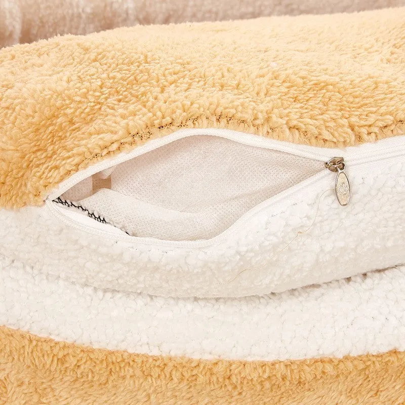 Removable hamburger-style pet nest in beige with zipper closure, size M 45x35 cm, fibre and PP cotton construction