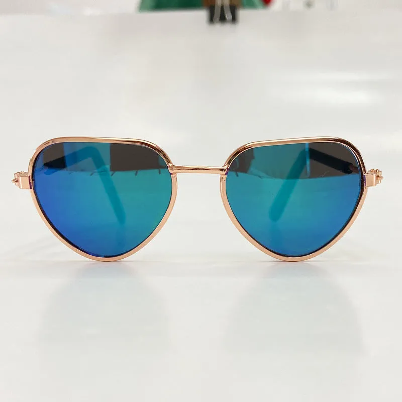 Creative fashion mini pet cat sunglasses with metal frame, spring temples, and round lenses in a colourful style