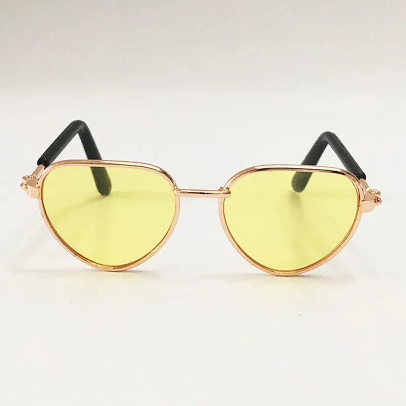 Creative fashion mini pet cat sunglasses with metal frame, spring temples, and round lenses in a colourful style