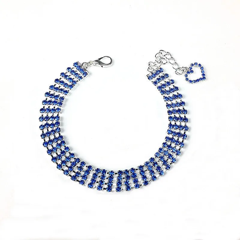 Four-row rhinestone pet collar with heart-shaped chain for dogs and cats in white colour