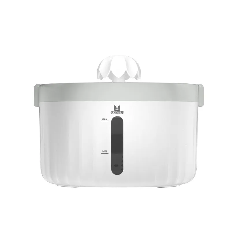 White automatic circulating water dispenser for pets with 2L capacity and removable filter