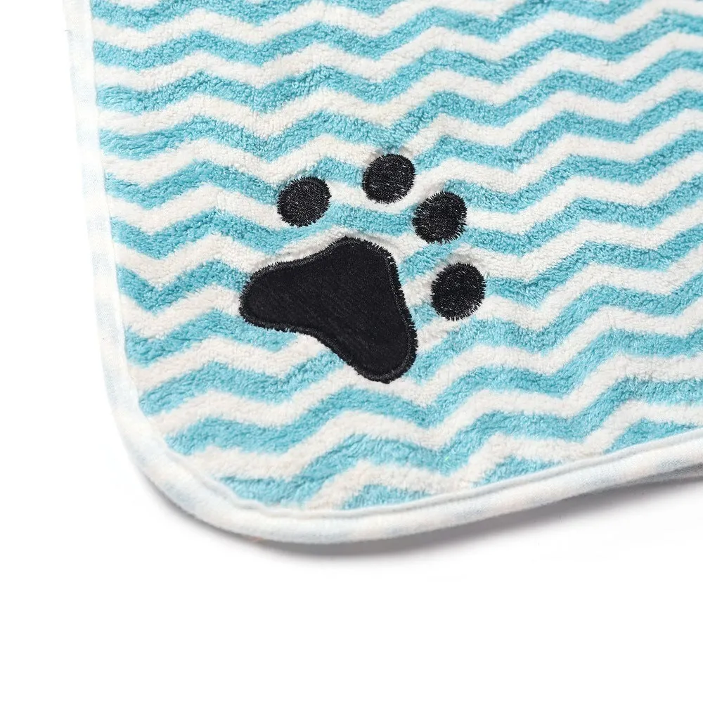 Grey microfiber pet bathrobe towel for dogs and cats with belt, size M, on a white background