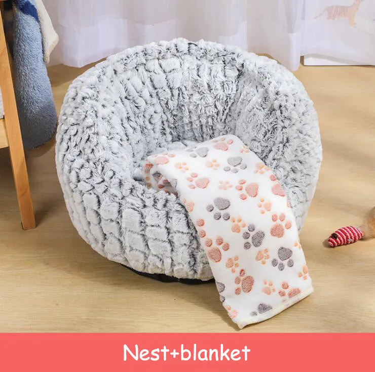 Round grey pet bed with soft PV velvet surface and non-slip dot plastic bottom, for cats and dogs