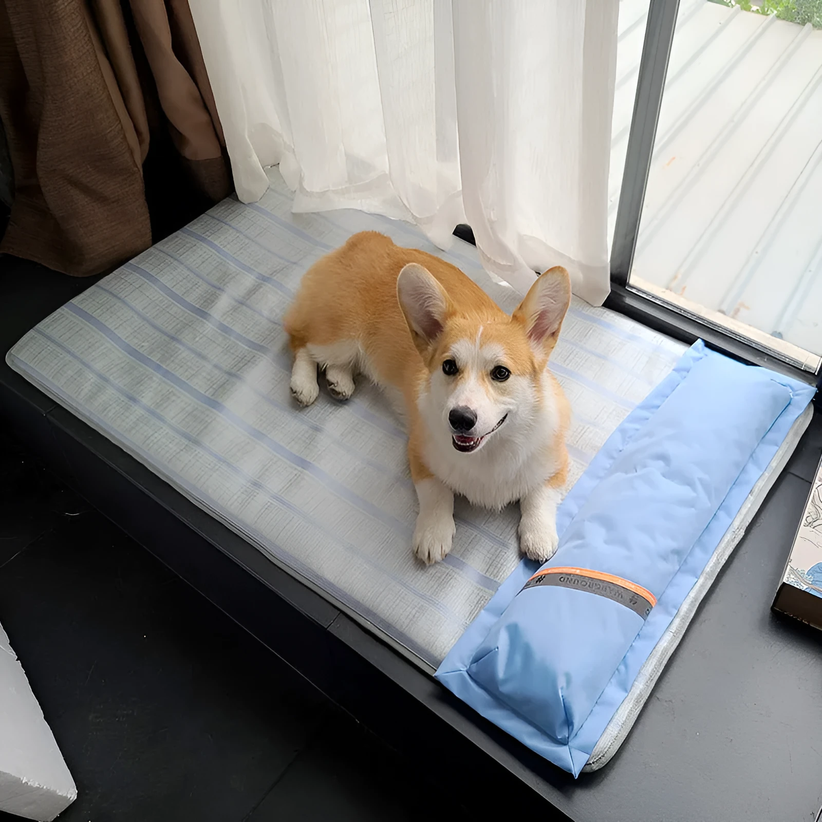 Polyester dog mat in size L with smooth ice silk surface for cool summer pet rest