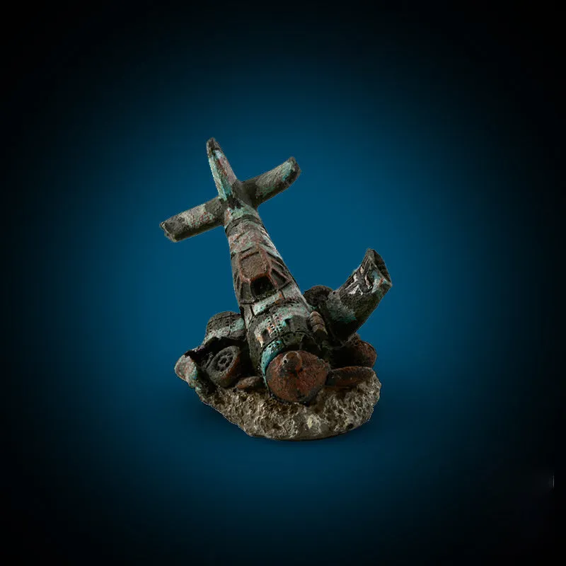 Resin aquarium ornament simulating aircraft wreckage, dimensions 8cm by 4.5cm by 4.5cm