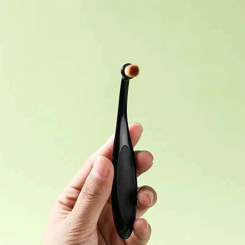 Black pet tear brush with soft fibre silk bristles for cat eye cleaning and tear stain removal