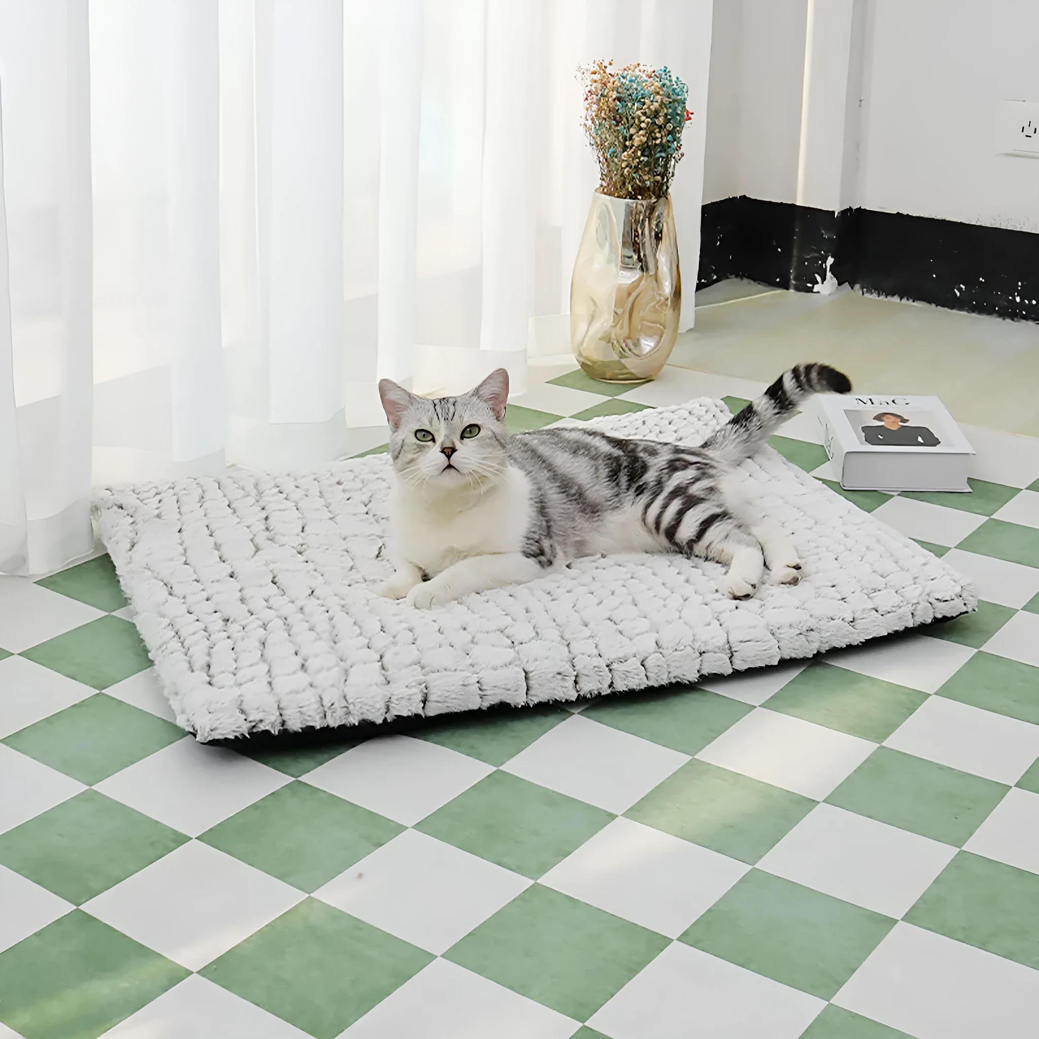 Warm cloth pet pad for dogs and cats in 50x40cm or 70x48cm sizes