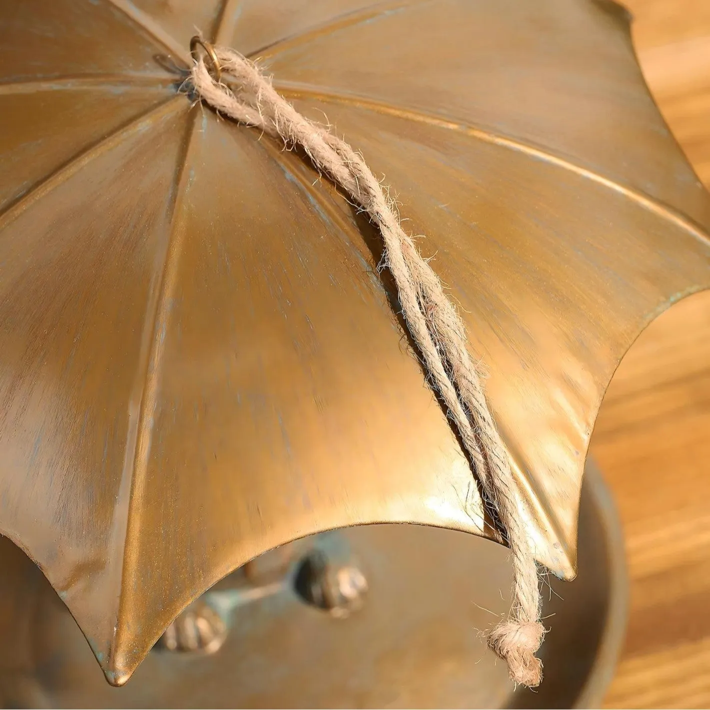 Portable umbrella shaped bird feeder casting construction 10x10x9cm American country style cat dog colours