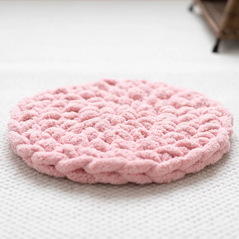 Hand-woven thermal wool pet mat in creamy white for dogs and cats, available in multiple sizes