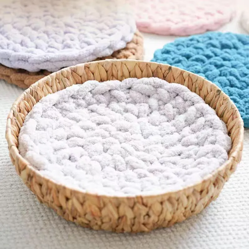 Hand-woven thermal wool pet mat in creamy white for dogs and cats, available in multiple sizes