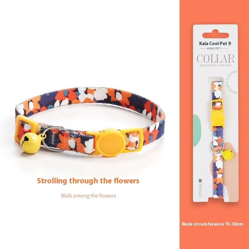Woven polyester cat collar with anti-suffocation safety buckle and bell in green jungle colour grid pattern