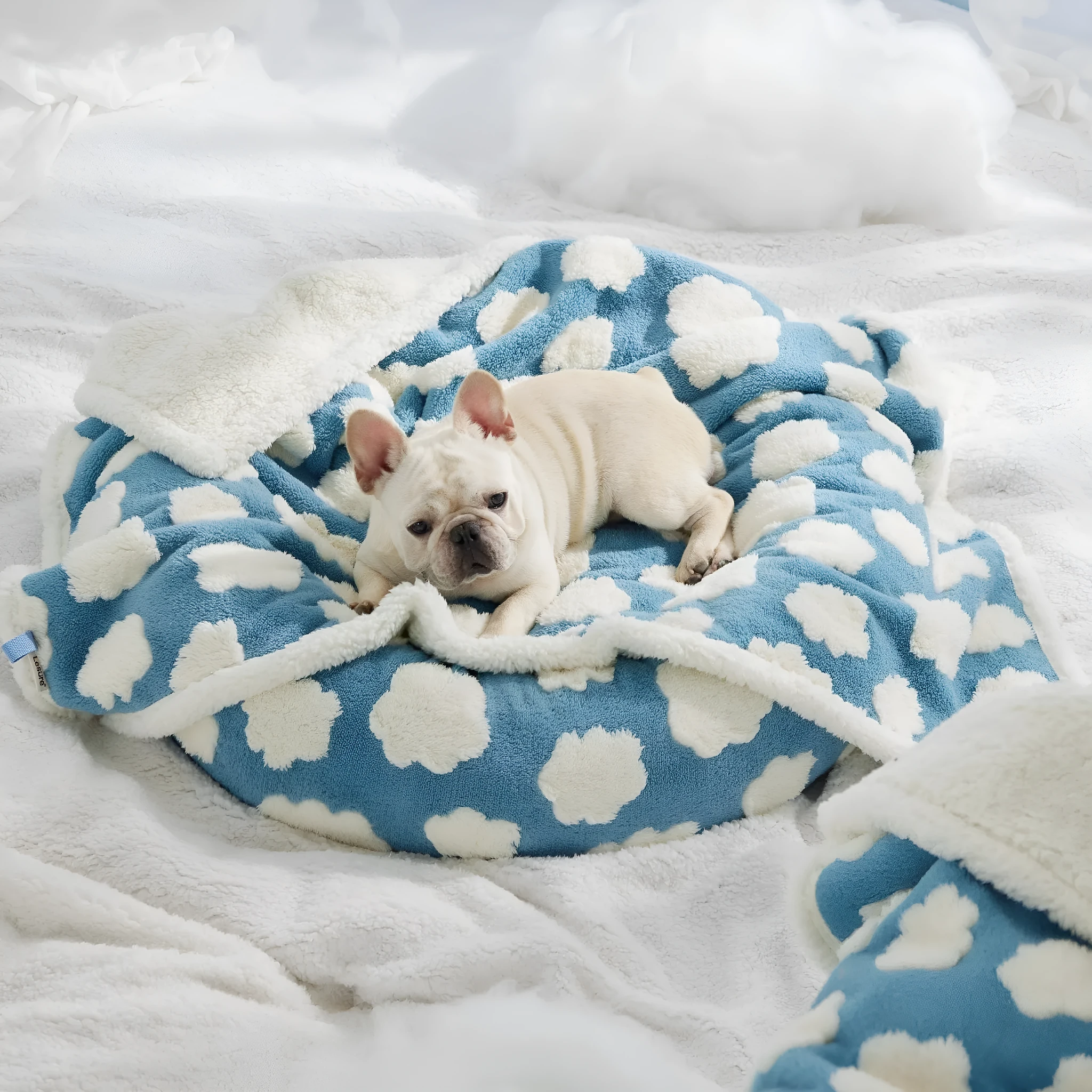 Shu cotton thickened waterproof pet blanket in blue sky white clouds pattern showing soft texture