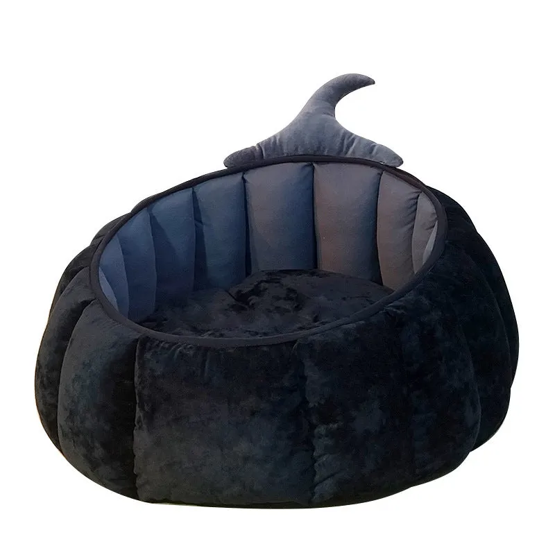Halloween pumpkin-shaped cat nest in black or orange cloth for winter pet bedding