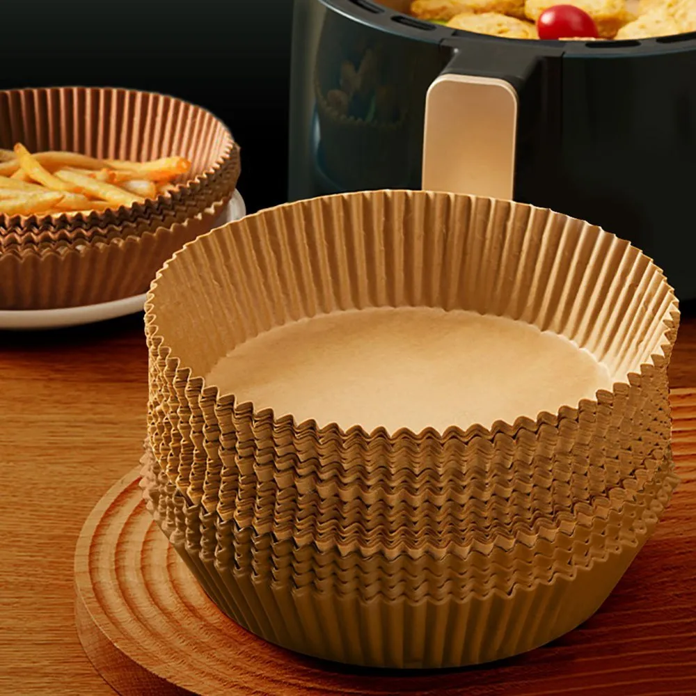 Round white disposable parchment paper liner for air fryer with a 4.5cm edge.
