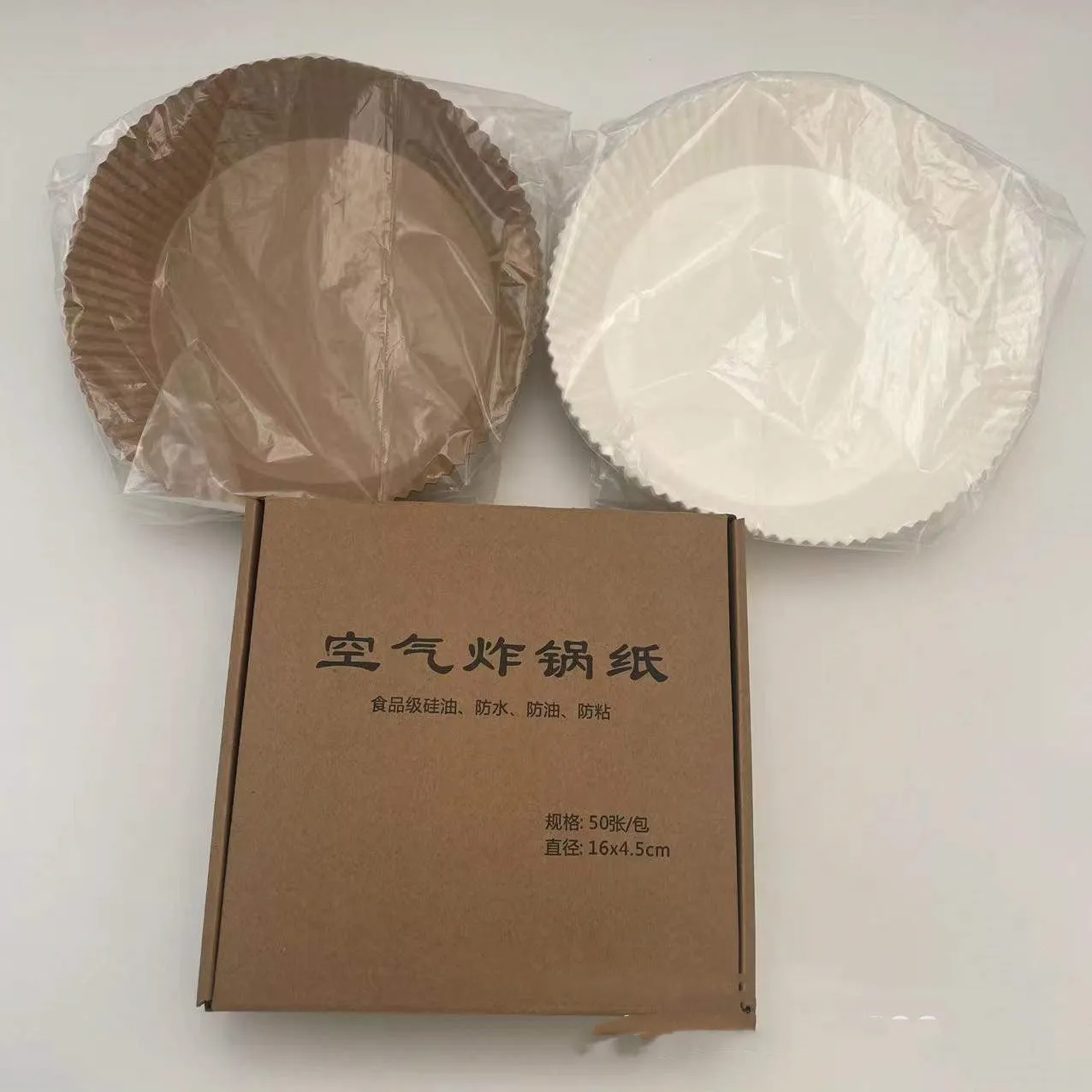 Round white disposable parchment paper liner for air fryer with a 4.5cm edge.