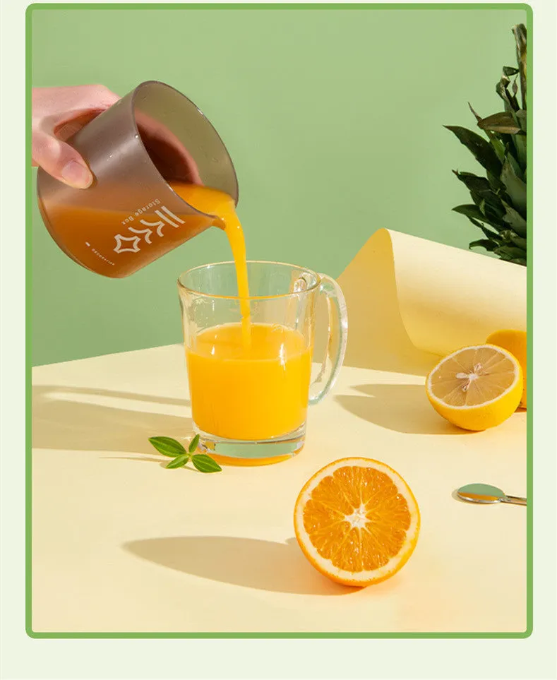 Manual citrus juicer in white, green, or pink with 400ml capacity and compact 180mm x 90mm size