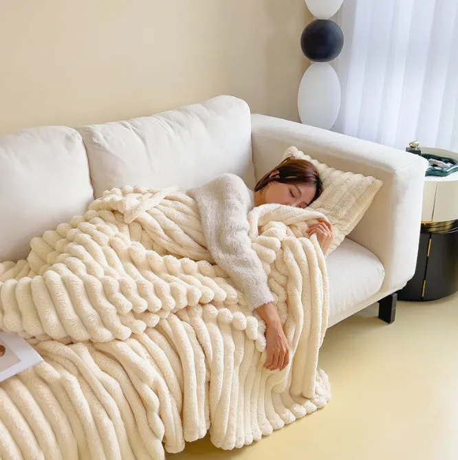 Soft wind bubble velvet blanket in solid colour showing double-sided thickening construction