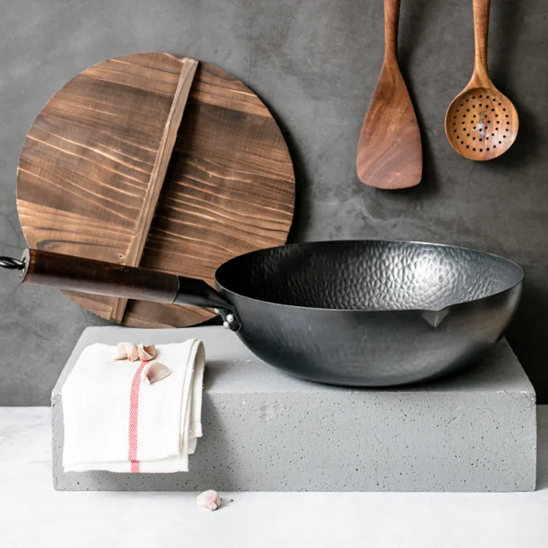 Traditional black iron wok with wooden handle, 40cm diameter cooking pan