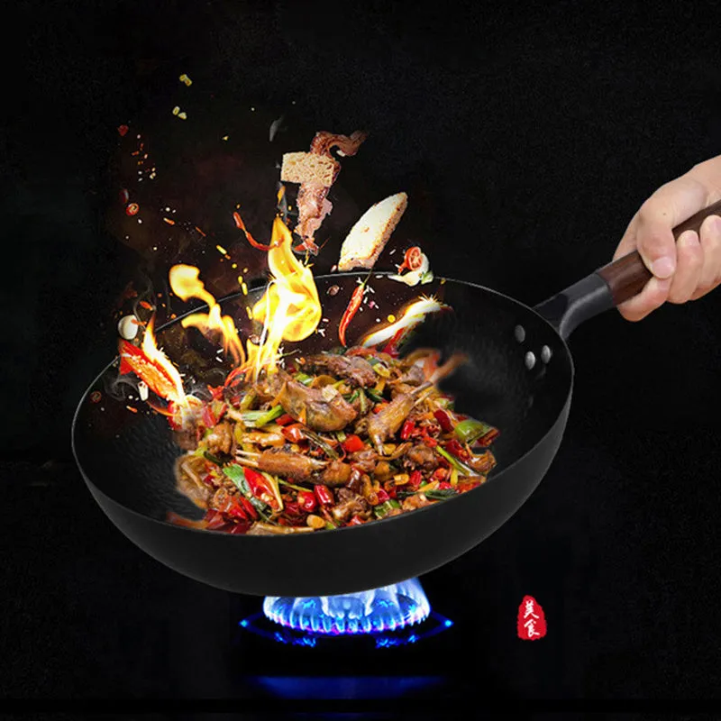 Traditional black iron wok with wooden handle, 40cm diameter cooking pan