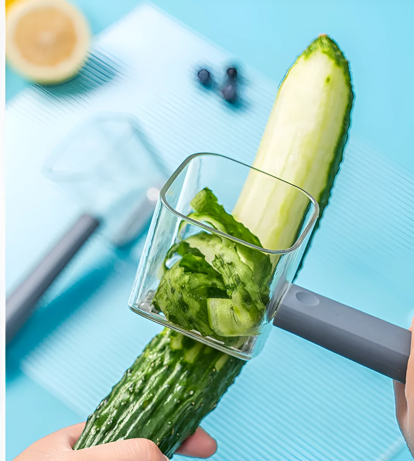 Creative single head stainless steel vegetable peeler with PP handle in green colour