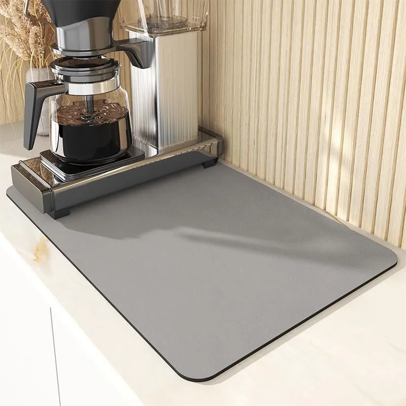 Square 60x90 cm rubber kitchen draining pad in blue checked pattern on countertop