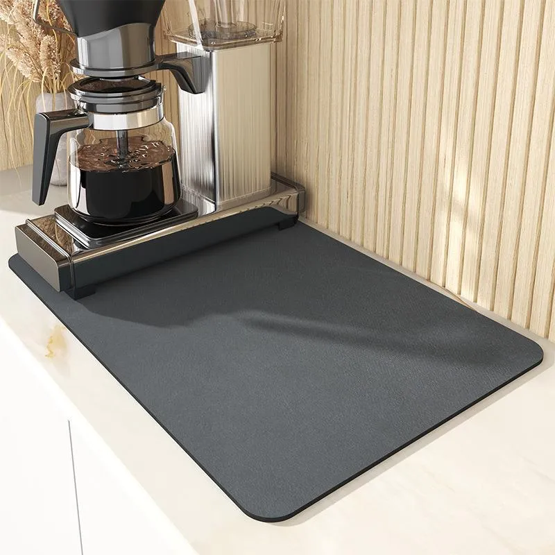 Square 60x90 cm rubber kitchen draining pad in blue checked pattern on countertop