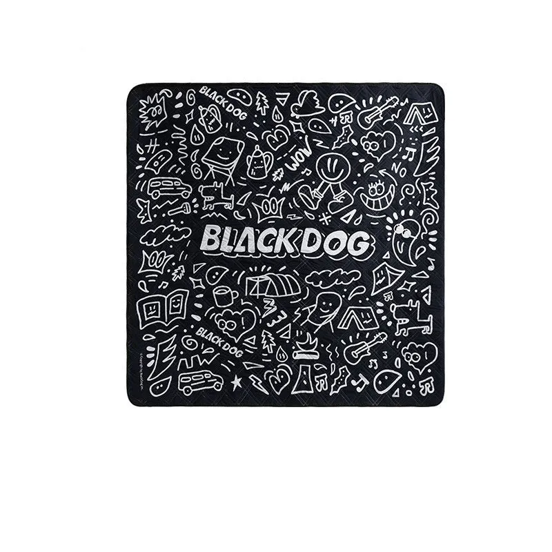 Thickened outdoor picnic mat in Night Black on grass, 200x200cm polyester fibre moisture-proof ground cover