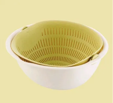 Portable double-layer hollow fruit and vegetable cleaning drain basket in Beige, 23 cm square PP plastic