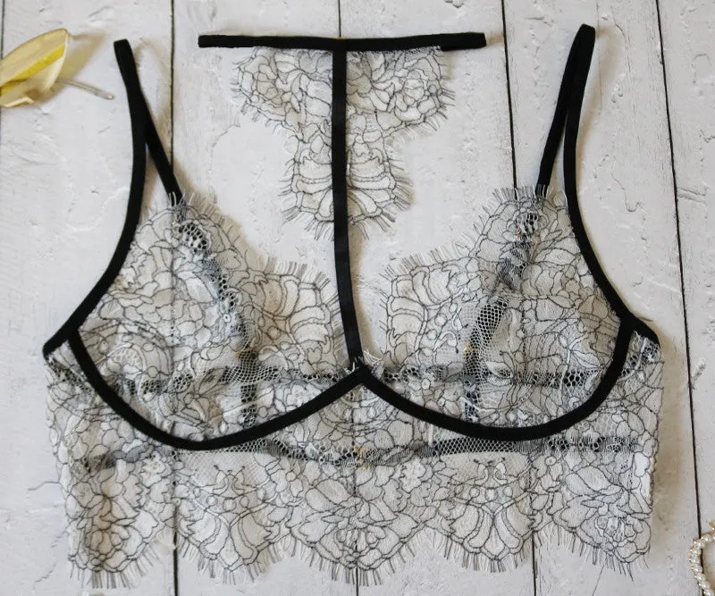 Lace three-point lingerie set in photo colour with spandex stretch, available in sizes S to 3XL
