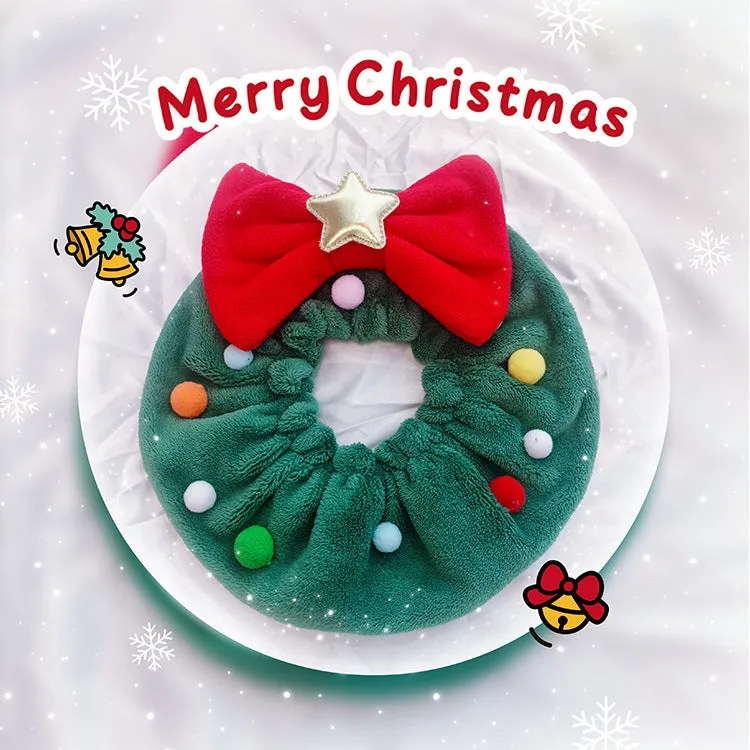 Green Christmas pet bow-knot collar with colourful fuzzy balls on a cat or dog for festive photo props
