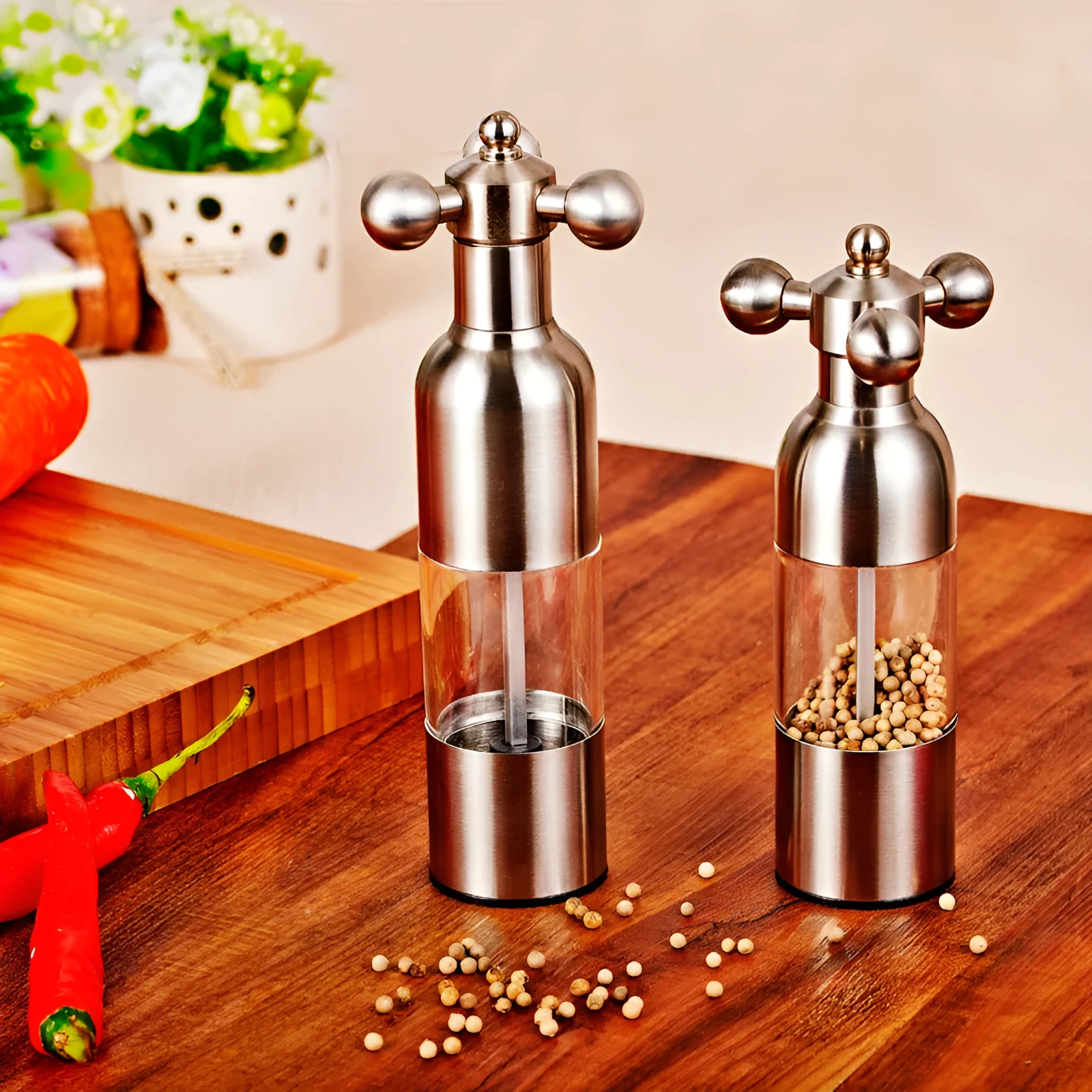 Pepper Mill Gadgets pepper and salt grinder in gold finish, small size 17.5 cm for kitchen and BBQ use
