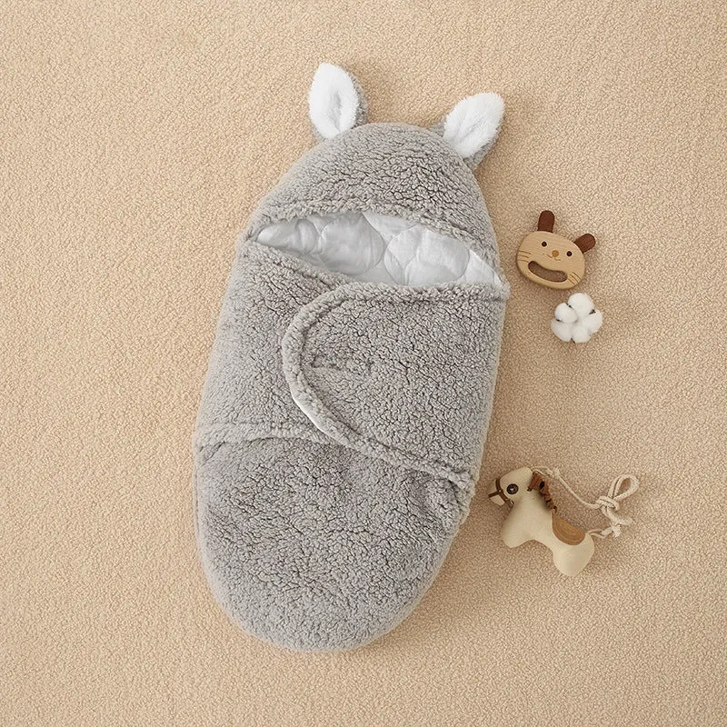 Thickened anti-shock out baby quilt in khaki with lamb velvet outer, 100% cotton inner, 45x78cm size for newborn sleeping bag use