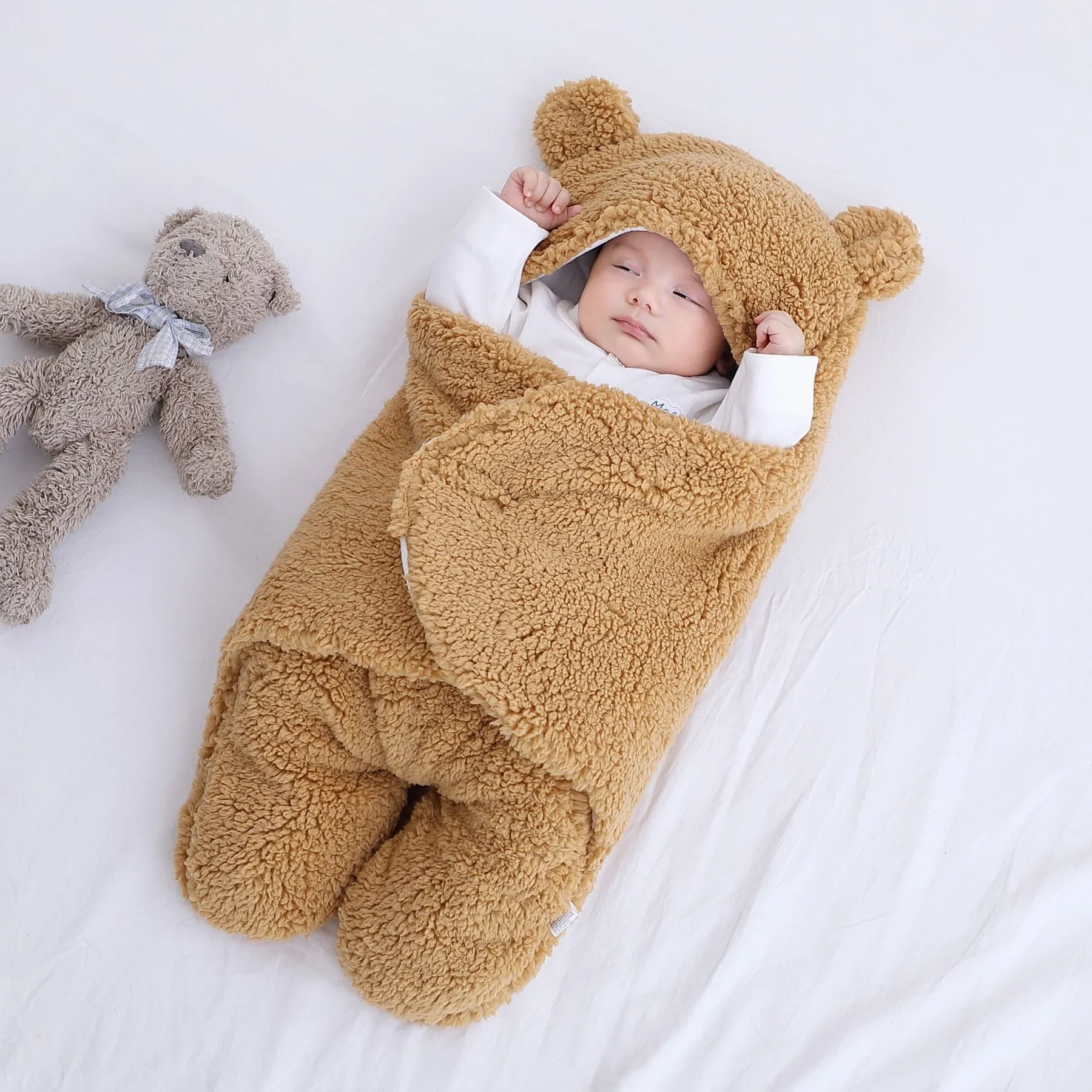 Thickened anti-shock out baby quilt in khaki with lamb velvet outer, 100% cotton inner, 45x78cm size for newborn sleeping bag use