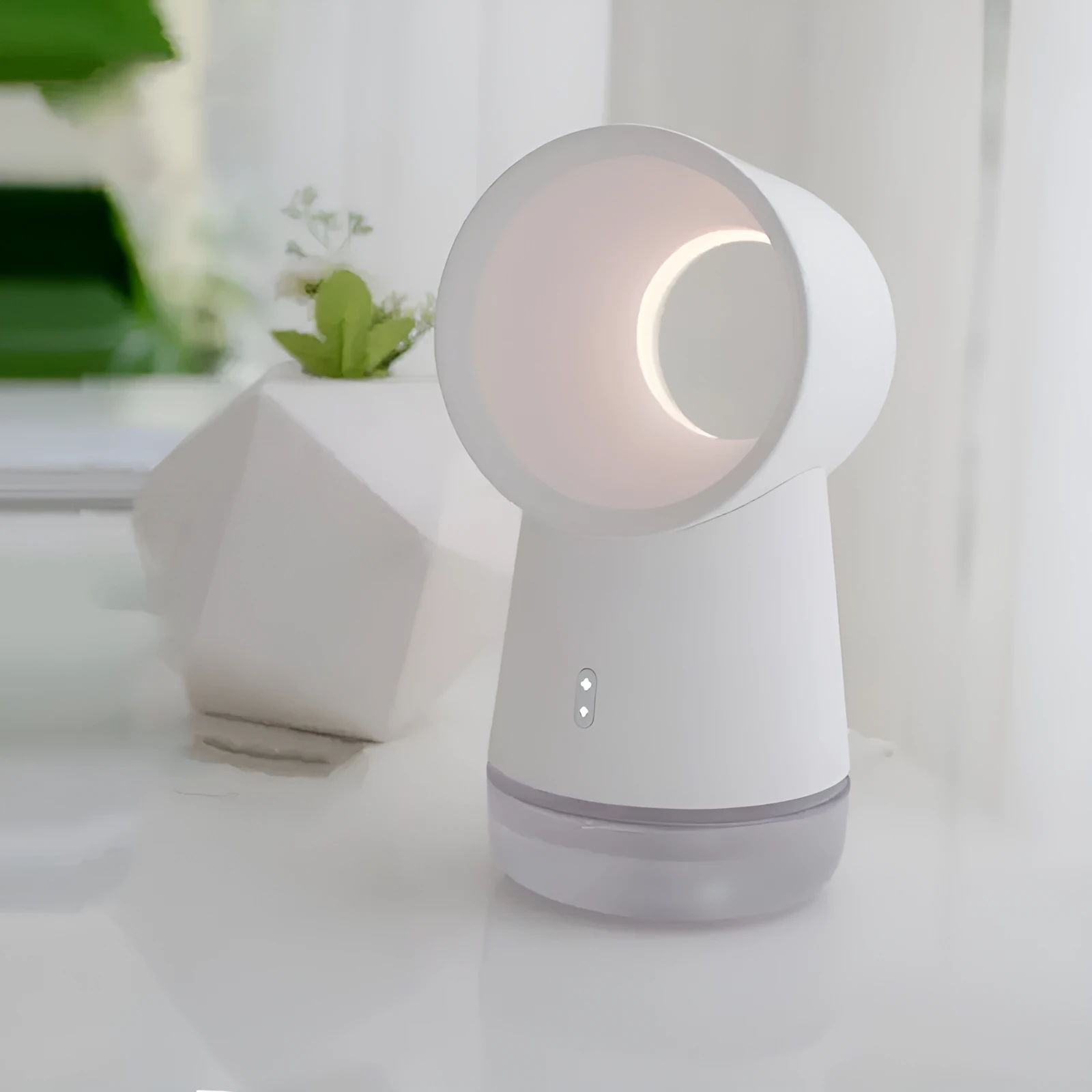 White round desktop humidifier with leafless fan and ultrasonic cool mist, 300ml tank, USB powered