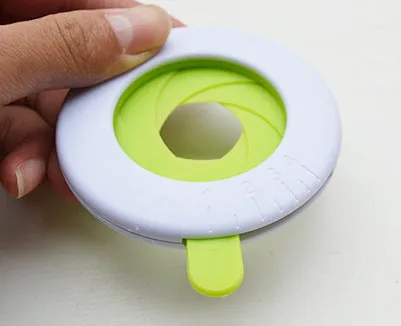 Plastic pasta noodle thickness selector tool with rotating dial, 8x9x1cm
