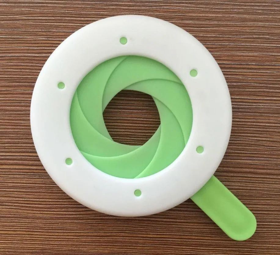 Plastic pasta noodle thickness selector tool with rotating dial, 8x9x1cm