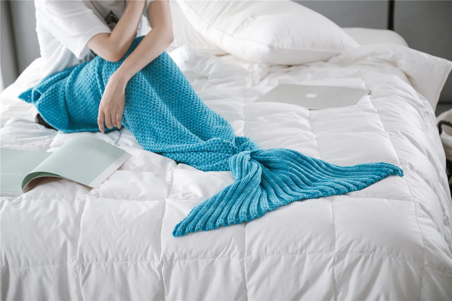 Mermaid tail blanket knitted crochet for children in dark purple, super soft acrylic sleeping blanket