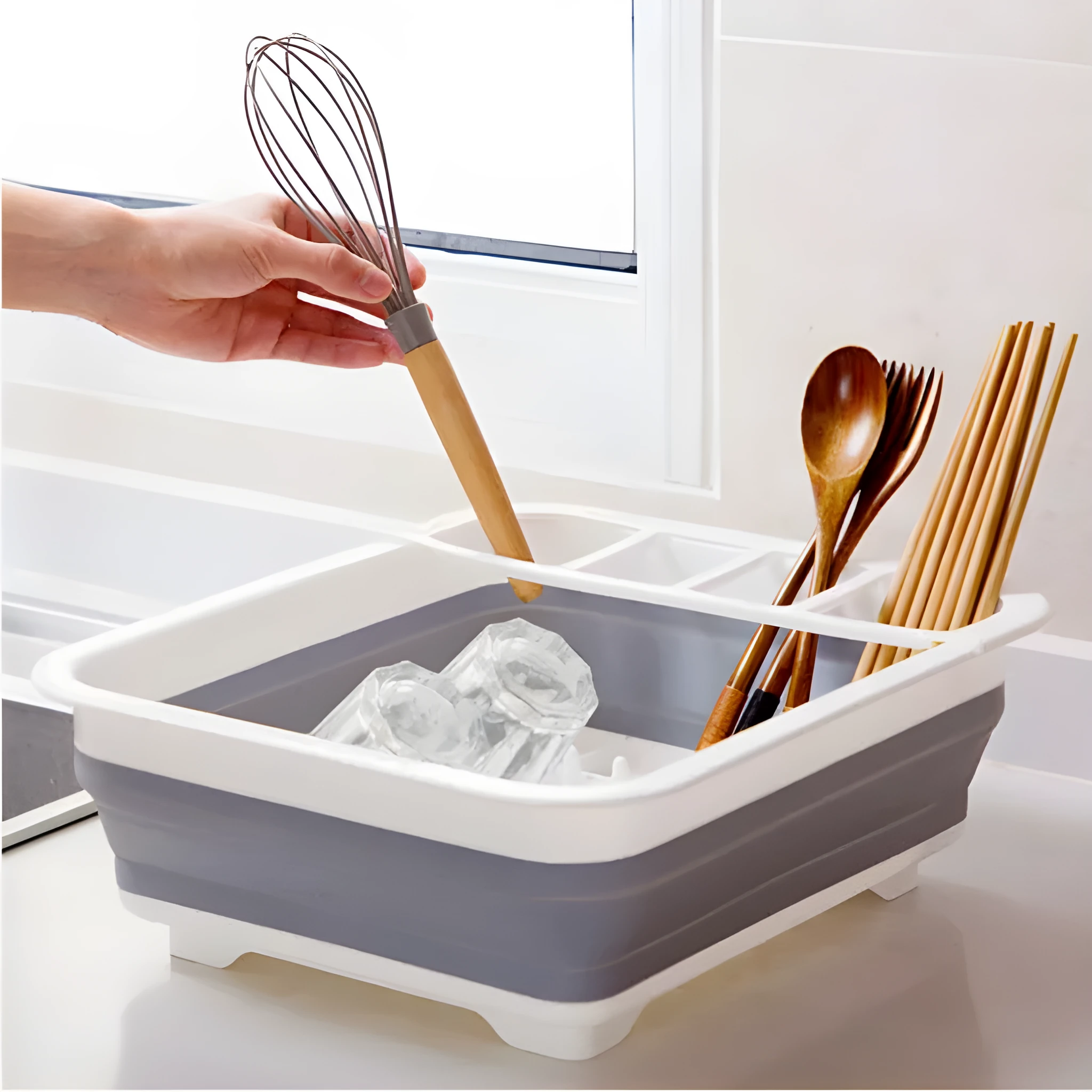 Folding off-white Japanese style dish drainer rack with porous drainage for drying tableware and vegetables